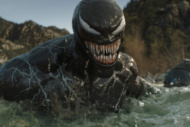 Bild aus Venom: The Last Dance: Venom in einem See