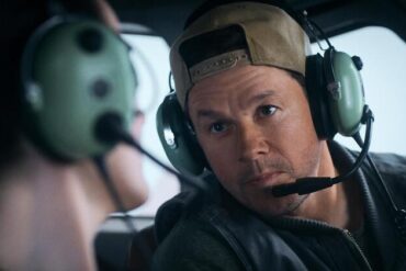 Mark Wahlberg im Cockpit eines kleinen Flugzeugs