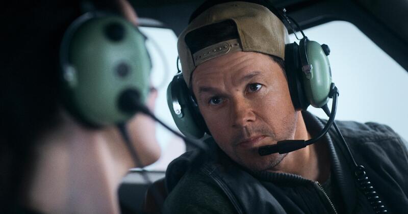 Mark Wahlberg im Cockpit eines kleinen Flugzeugs