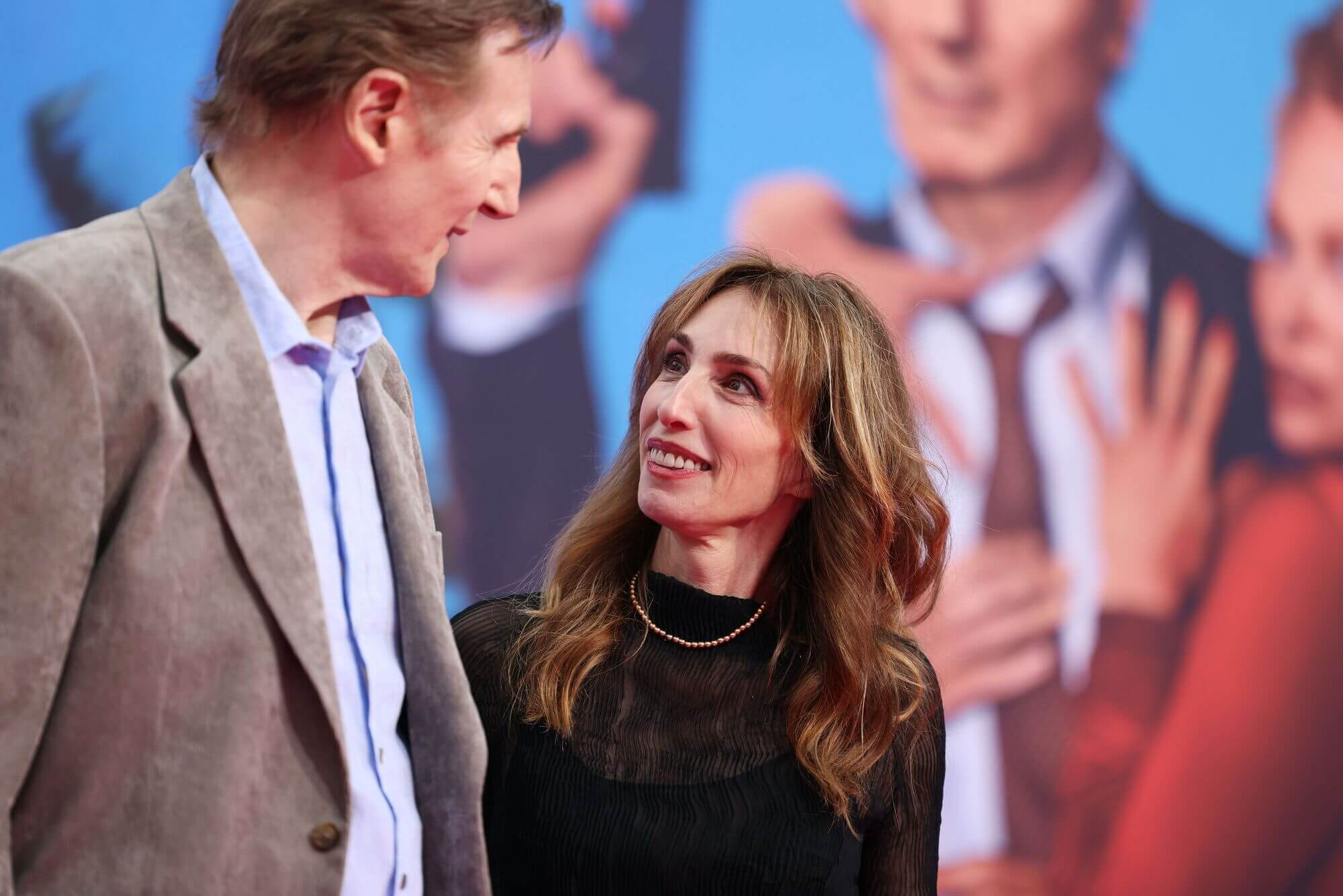 BERLIN, DEUTSCHLAND – 24. JULI: Liam Neeson und Erica Huggins besuchen die deutsche Premiere von DIE NACKTE KANONE im UCI Luxe East Side Gallery am 24. Juli 2025 in Berlin, Deutschland. (Foto: Gerald Matzka/Getty Images für Paramount Pictures)