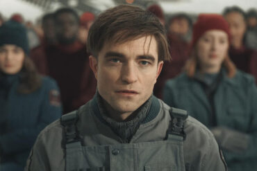 Robert Pattinson in Mickey17
