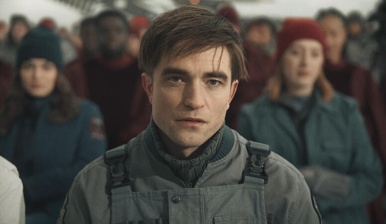 Robert Pattinson in Mickey17