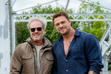 Alan Ritchson (r.) und Andreas R. Klein, Vorstandsvorsitzender der Splendid Medien AG