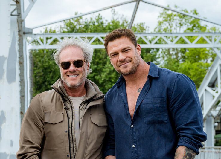Alan Ritchson (r.) und Andreas R. Klein, Vorstandsvorsitzender der Splendid Medien AG