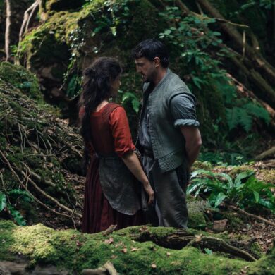 Jessie Buckley stars as Agnes and Paul Mescal as William Shakespeare