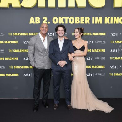 Dwayne Johnson, Benny Safdie und Emily Blunt ©LEONINE Studios/Sebastian Gabsch