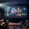 Fotorealistische Hero-Szene für einen Franchise-Vergleich: vier unterschiedliche Kino-Welten nebeneinander angedeutet, inspiriert von Superheldenstadt, Weltraum-Abenteuer, magischer Schlossatmosphäre und eleganter Agenten-Ästhetik, ohne bekannte Logos oder Text, moderne cineastische Komposition, natürliche Beleuchtung, realistische Texturen, hochwertige Tiefenschärfe, edle Farben, atmosphärisch und journalistisch